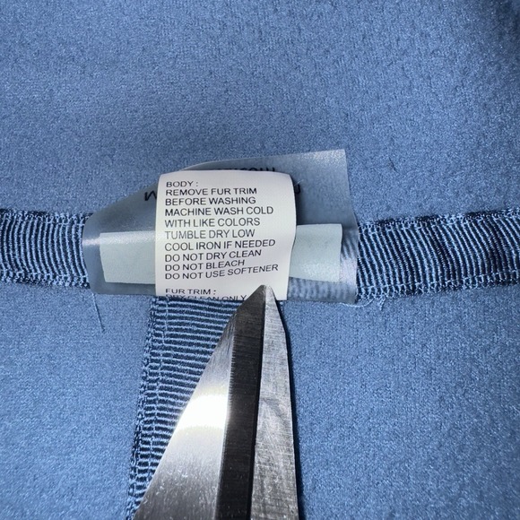 ATHLETA Blue Hooded Poly Blend Zip Jacket Removable Faux Fur Zip Pockets Sz M - Picture 7 of 7